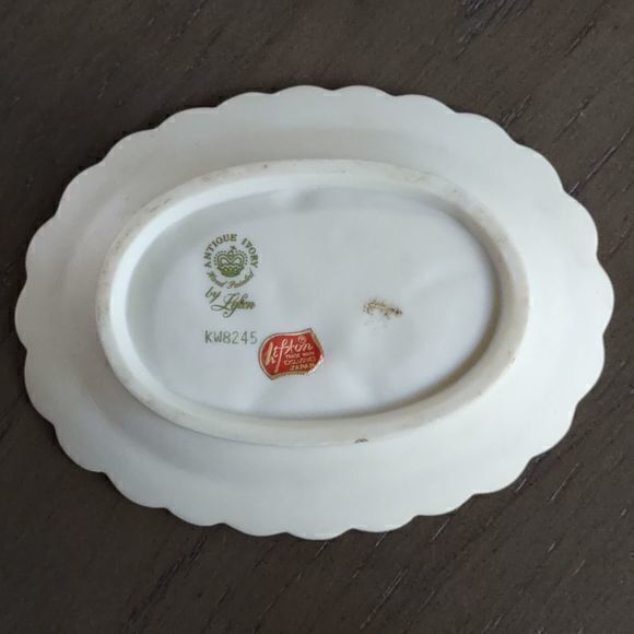 Lefton Antique Ivory Hand Painted Woven Edge Floral Trinket and Soap Dish Set - Picture 3 of 7